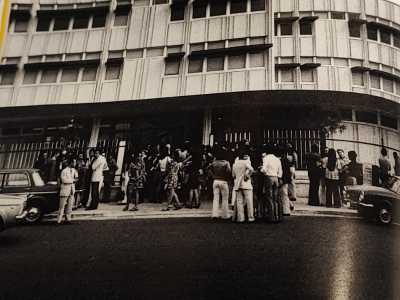 ...furono spostate prima in uno stabile di via Melo e poi nel 1971 in viale Einaudi...